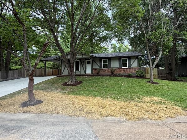 1 Madison Court , Villa Ridge, MO 63089