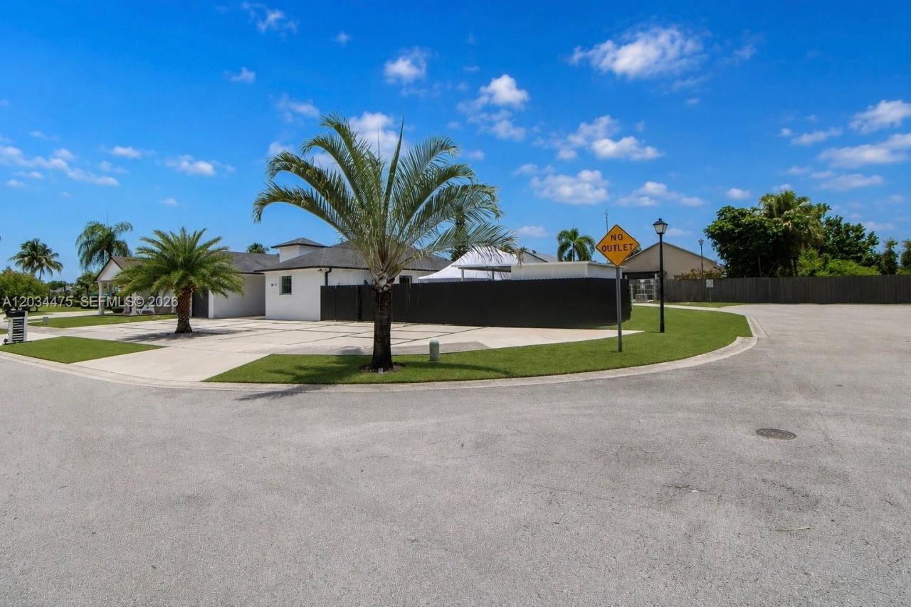 14420 SW 157th St , Miami, FL 33177 Photo