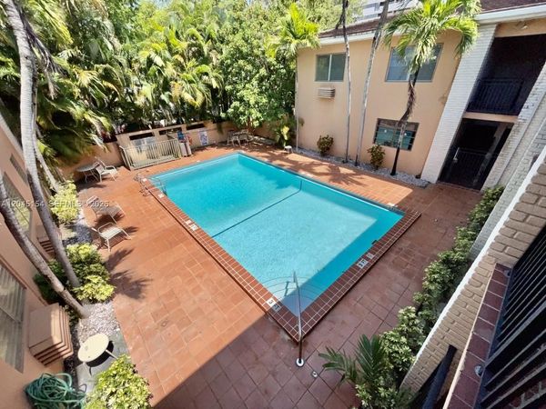 218 Santillane Ave , Unit 11, Coral Gables, FL 33134