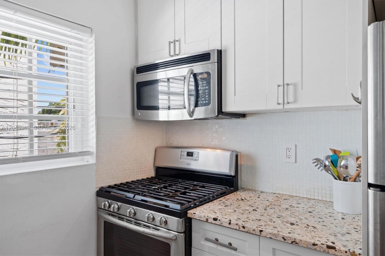 439 15th St , Unit 8, Miami Beach, FL 33139 Photo