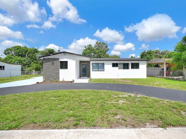 17221 NW 24th Pl , Miami Gardens, FL 33056