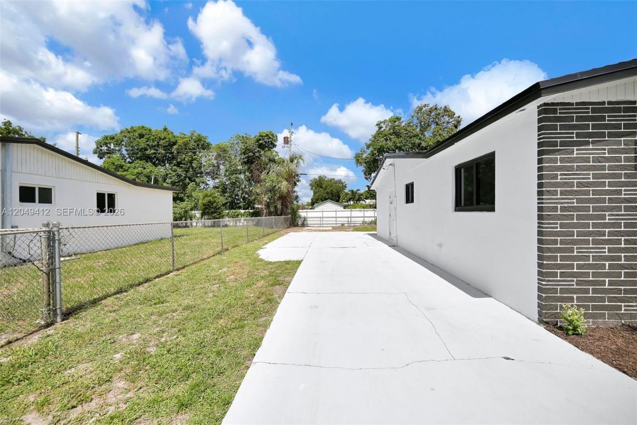 17221 NW 24th Pl , Miami Gardens, FL 33056 Photo