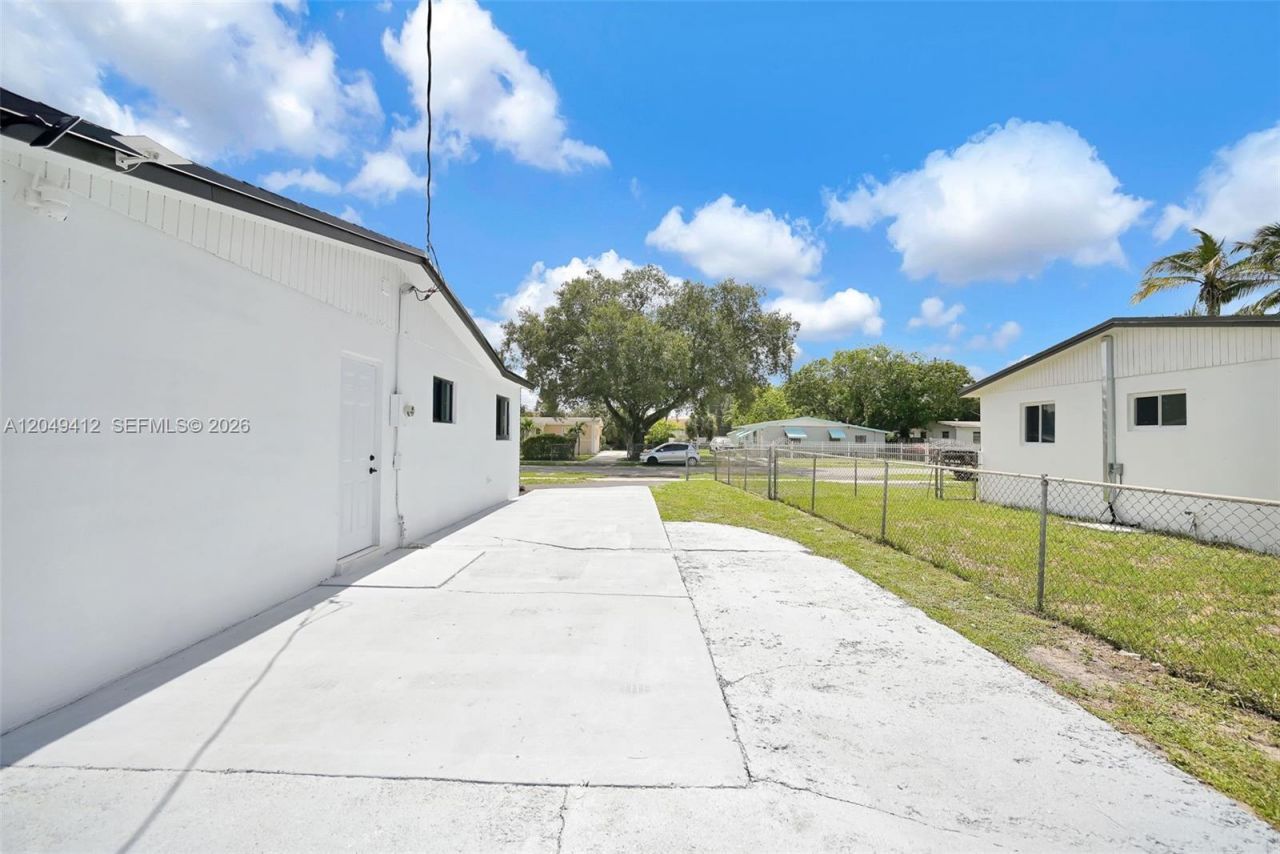 17221 NW 24th Pl , Miami Gardens, FL 33056 Photo