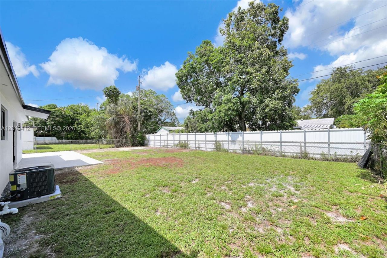 17221 NW 24th Pl , Miami Gardens, FL 33056 Photo