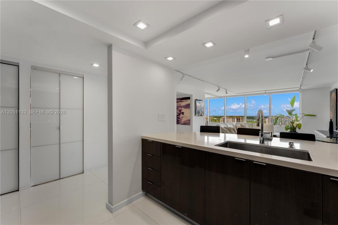 400 S Pointe Dr, Unit 1805, Miami Beach, FL 33139 Photo