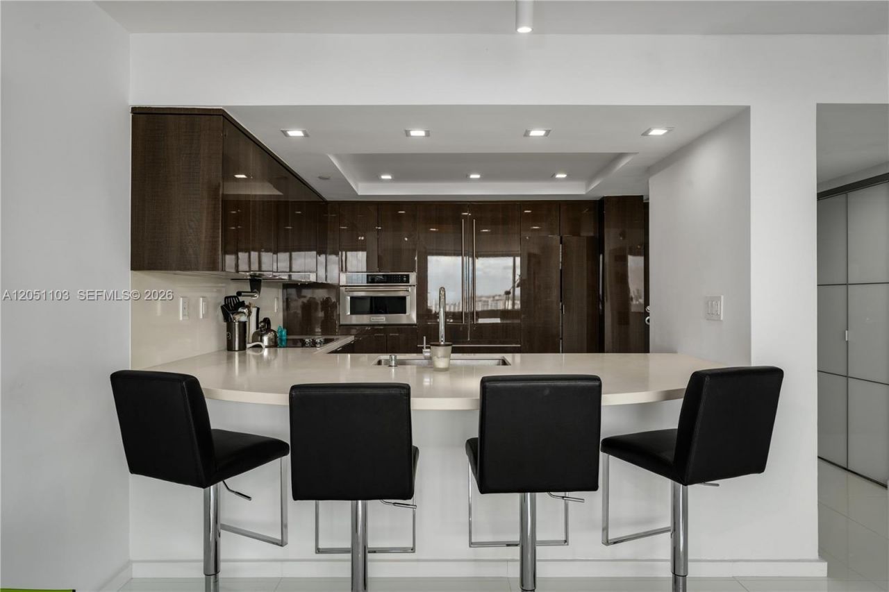 400 S Pointe Dr, Unit 1805, Miami Beach, FL 33139 Photo