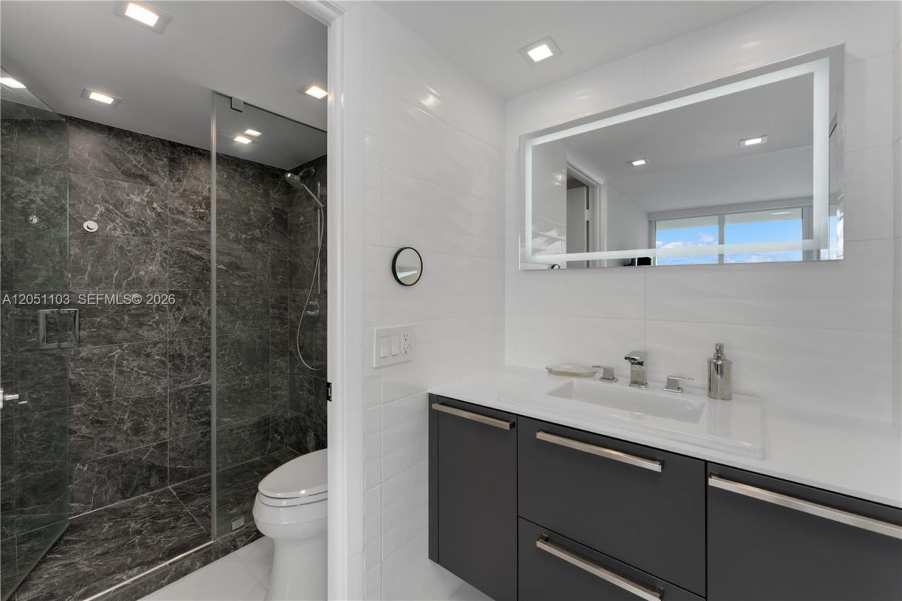 400 S Pointe Dr, Unit 1805, Miami Beach, FL 33139 Photo