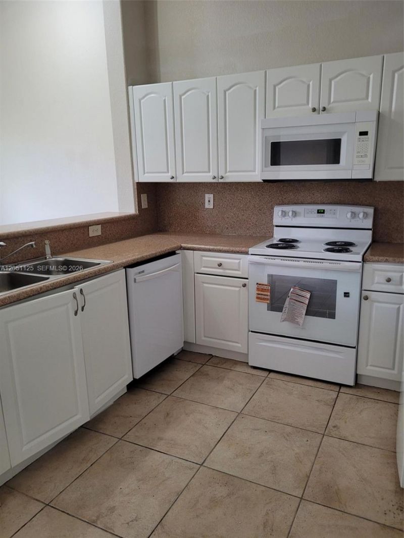 1663 SE 29th St , Unit 208, Homestead, FL 33035 Photo