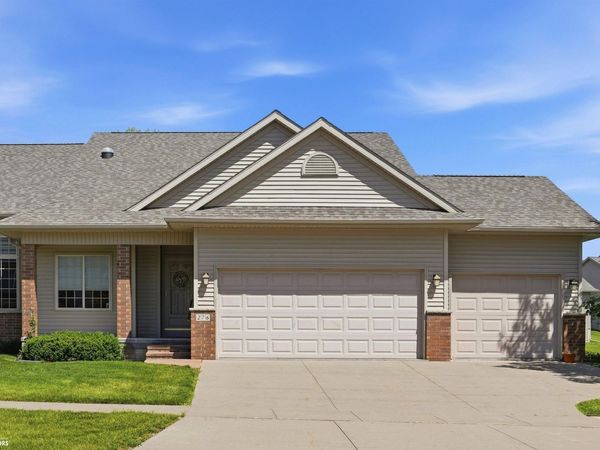 276 Hickory Court, Tiffin, IA 52340