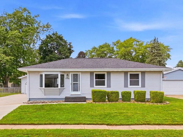 1516 Parkway Drive, Burlington, IA 52601