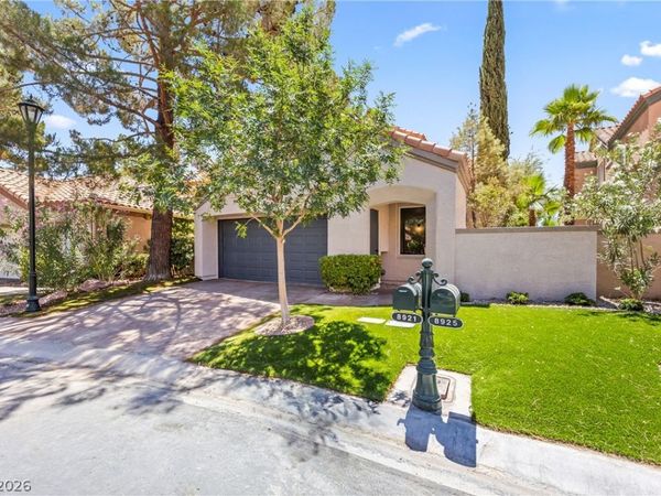 8921 Diamond Falls Drive , Las Vegas, NV 89117