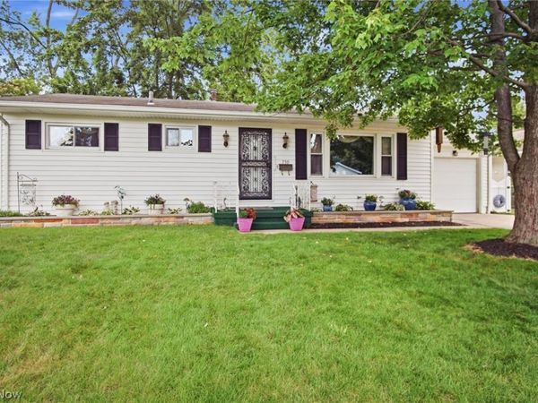 759 Orrville Avenue , Cuyahoga Falls, OH 44221