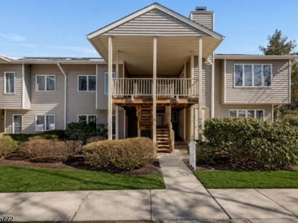 7 Westchester Ter, Clinton, NJ 08801