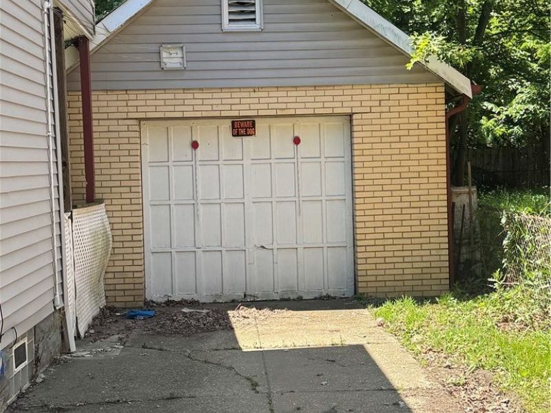 1734 Hillview Road, Cleveland, OH 44112 Photo 2