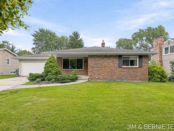 2238 Edgewood Avenue SE, Grand Rapids, MI 49546