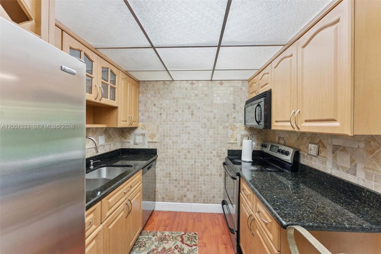 14241 Memorial Hwy 9f Hwy, Miami, FL 33161 Photo