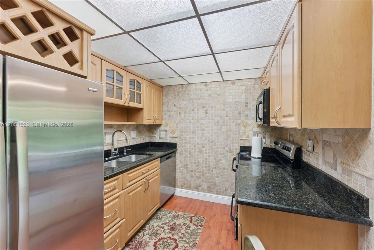 14241 Memorial Hwy 9f Hwy, Miami, FL 33161 Photo
