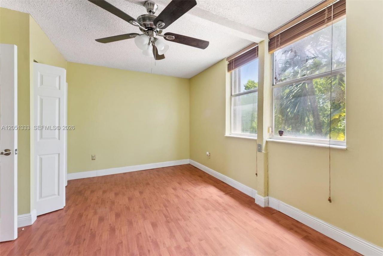 14241 Memorial Hwy 9f Hwy, Miami, FL 33161 Photo