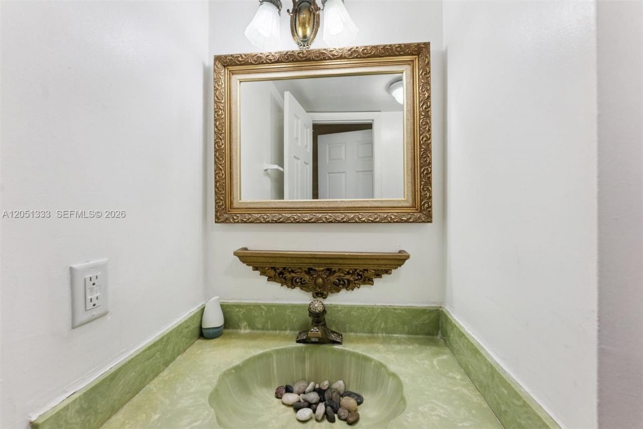 14241 Memorial Hwy 9f Hwy, Miami, FL 33161 Photo