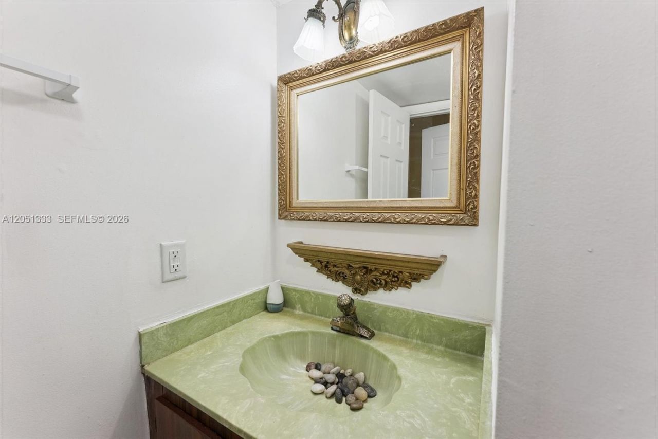 14241 Memorial Hwy 9f Hwy, Miami, FL 33161 Photo