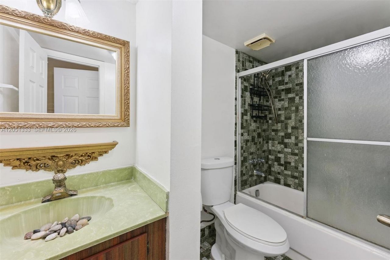 14241 Memorial Hwy 9f Hwy, Miami, FL 33161 Photo