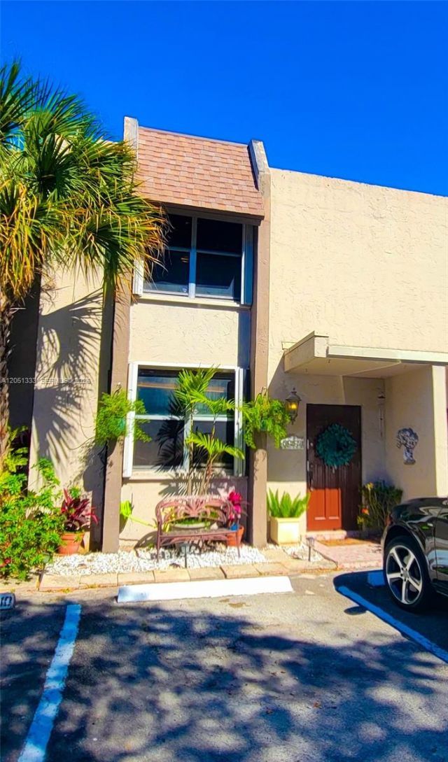 14241 Memorial Hwy 9f Hwy , Miami, FL 33161 Photo