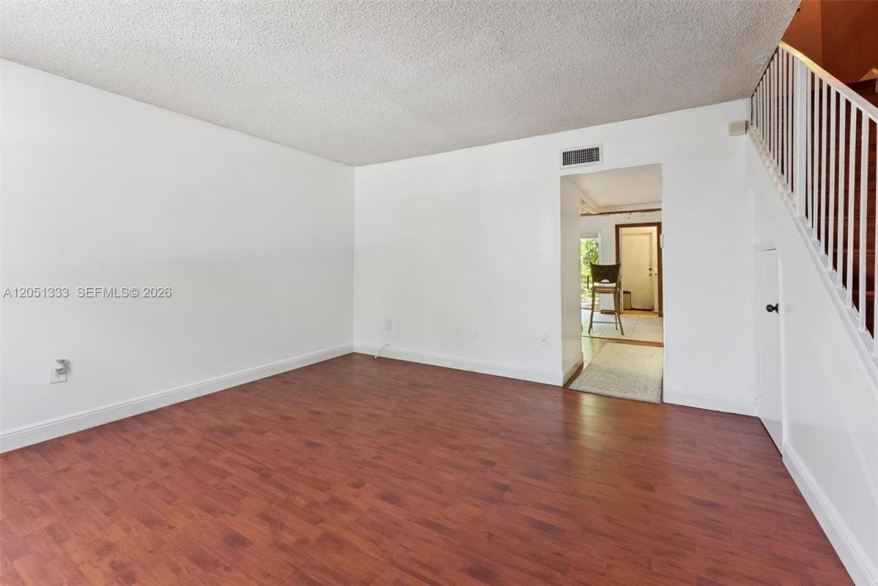 14241 Memorial Hwy 9f Hwy, Miami, FL 33161 Photo