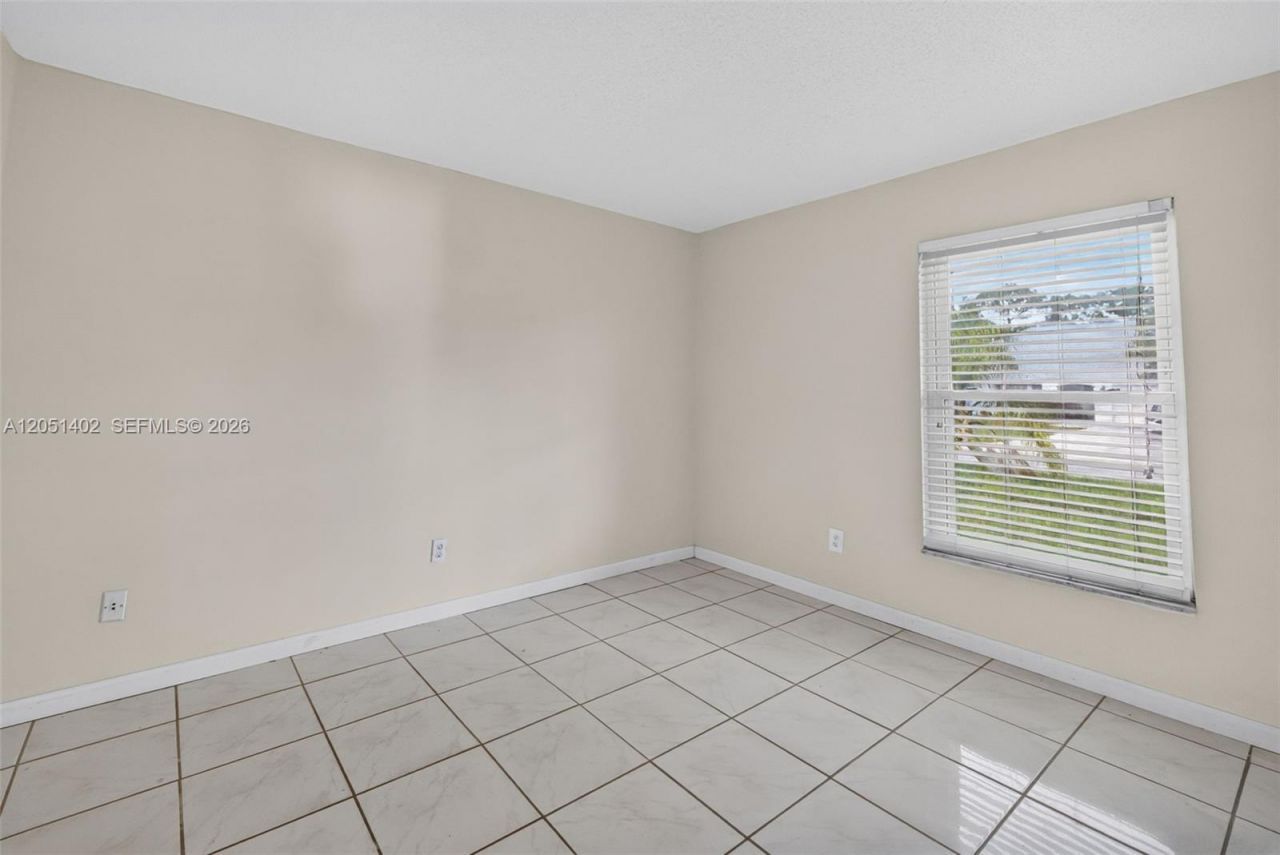 369 NE Camelot Dr , Port Saint Lucie, FL 34983 Photo