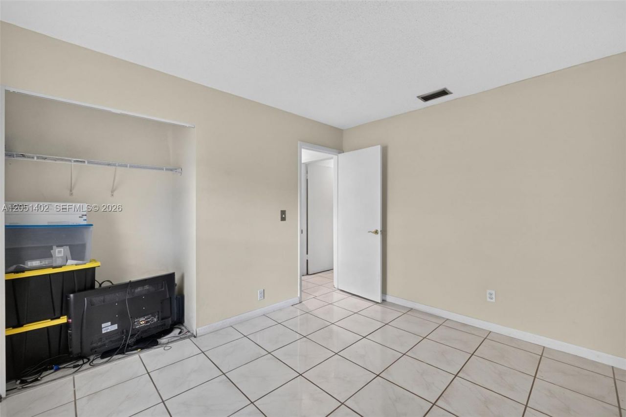 369 NE Camelot Dr , Port Saint Lucie, FL 34983 Photo