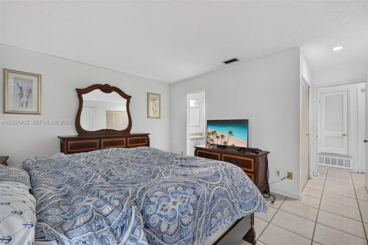 369 NE Camelot Dr , Port Saint Lucie, FL 34983 Photo