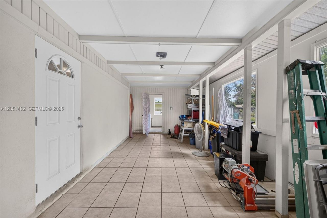 369 NE Camelot Dr , Port Saint Lucie, FL 34983 Photo