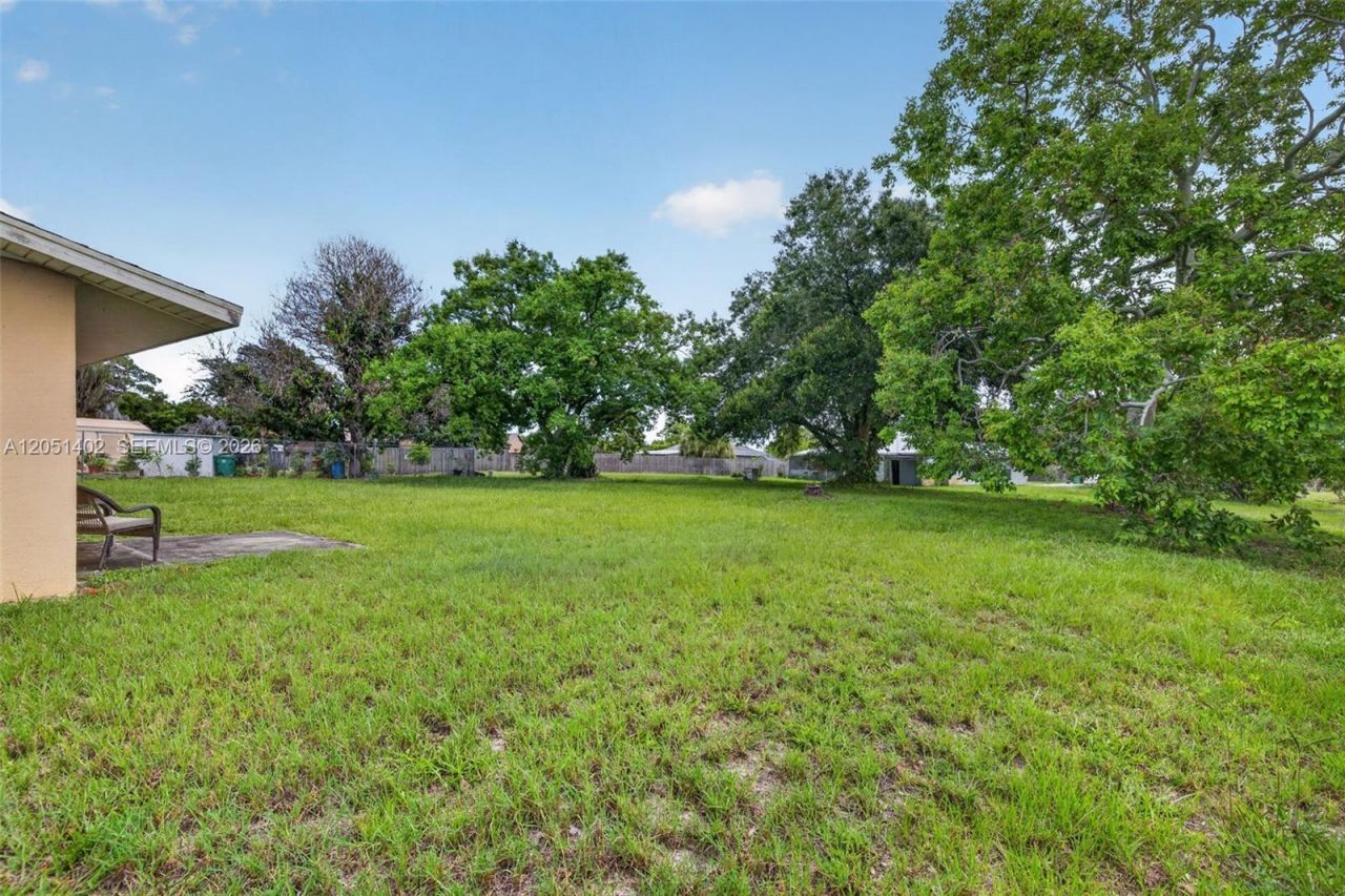 369 NE Camelot Dr , Port Saint Lucie, FL 34983 Photo