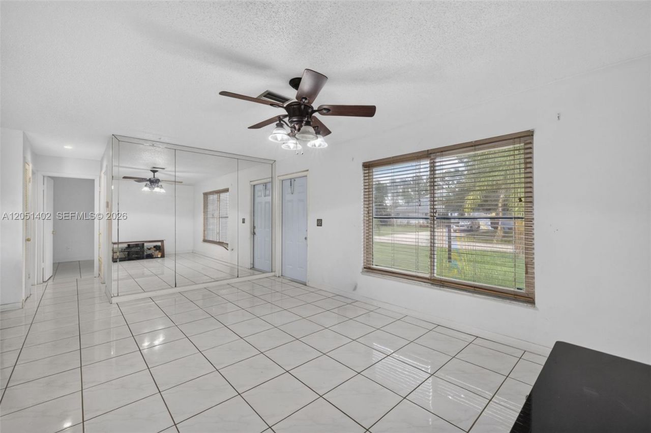 369 NE Camelot Dr , Port Saint Lucie, FL 34983 Photo