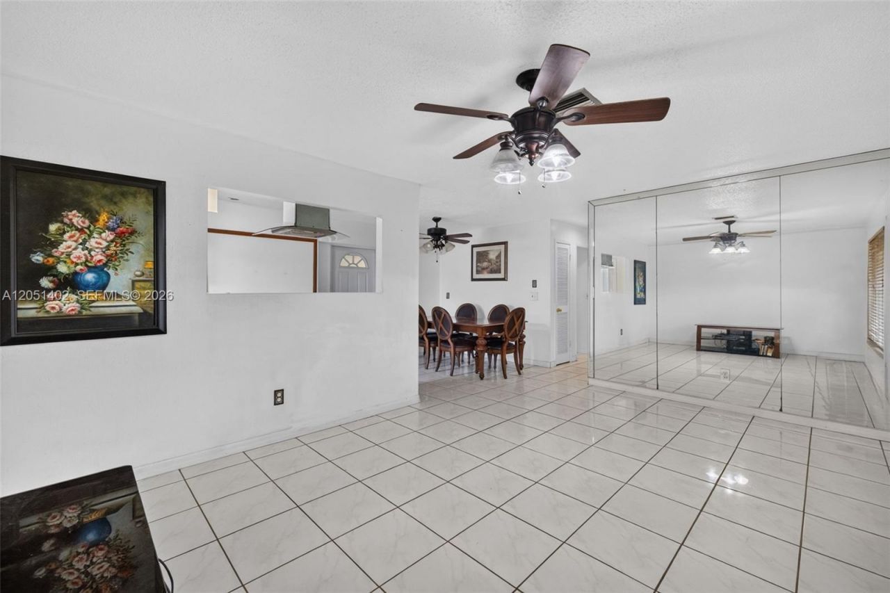 369 NE Camelot Dr , Port Saint Lucie, FL 34983 Photo