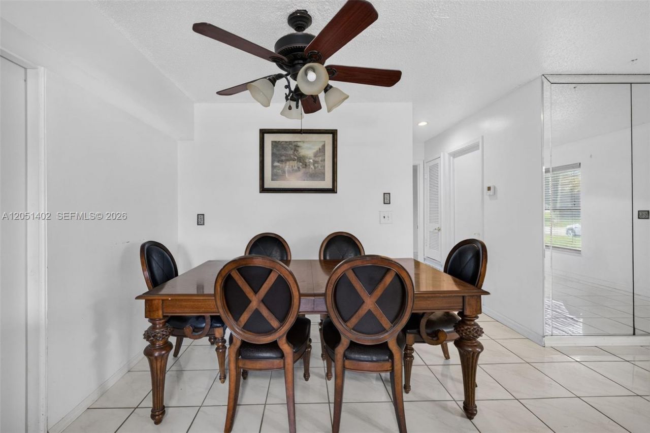 369 NE Camelot Dr , Port Saint Lucie, FL 34983 Photo