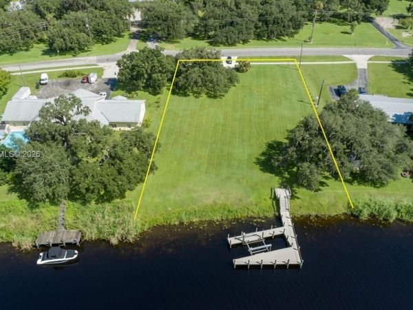 395 Old County Road 78 , La Belle, FL 33935