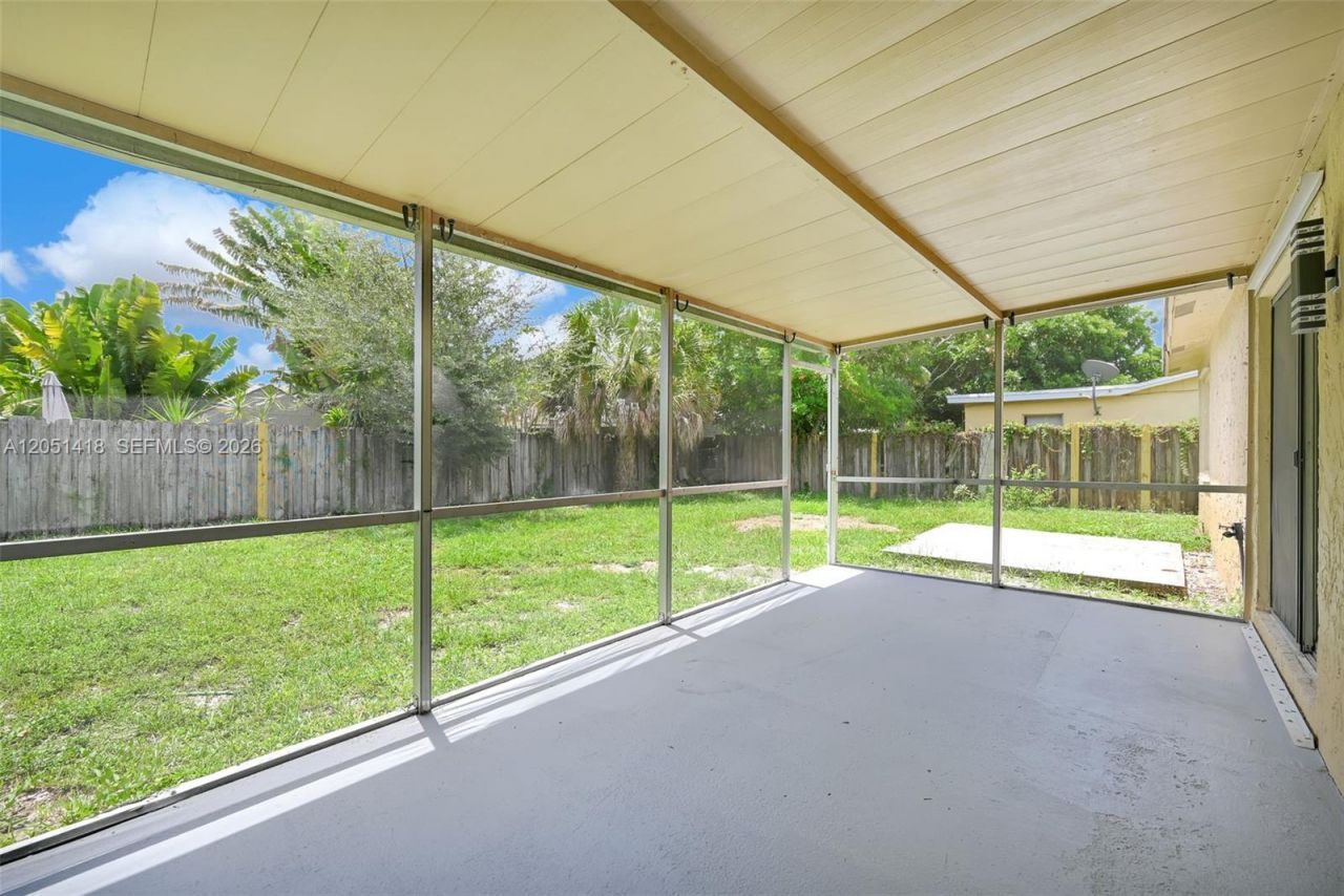 304 SW 77th Ter , North Lauderdale, FL 33068 Photo