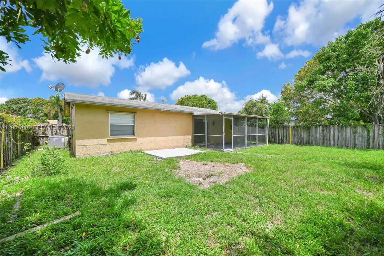 304 SW 77th Ter , North Lauderdale, FL 33068 Photo
