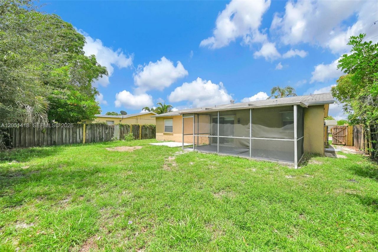 304 SW 77th Ter , North Lauderdale, FL 33068 Photo