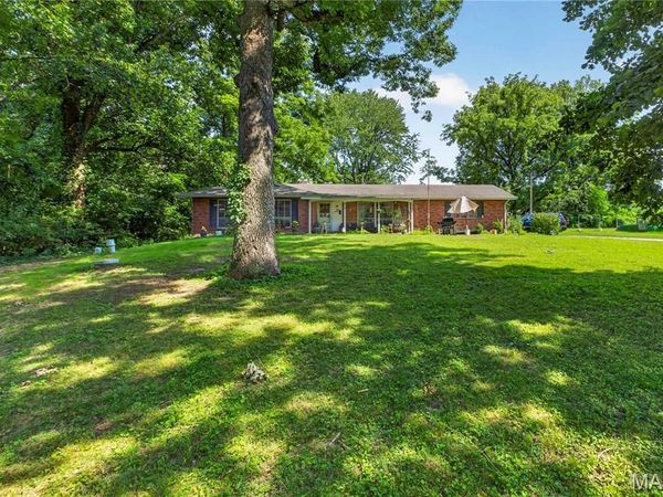 10500 Toelle Lane , St Louis, MO 63137