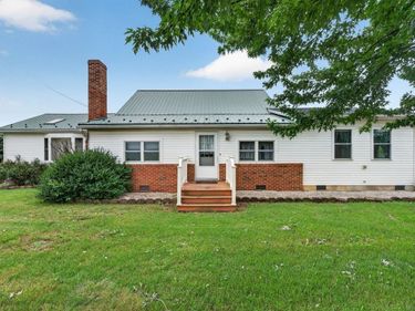 10402 PHILLIPS STORE RD, BROADWAY, VA 22815