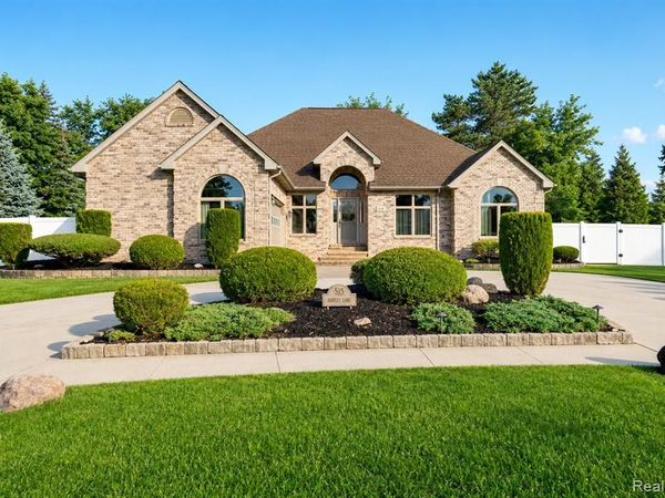 545 Karla Lane, Marysville, MI 48040