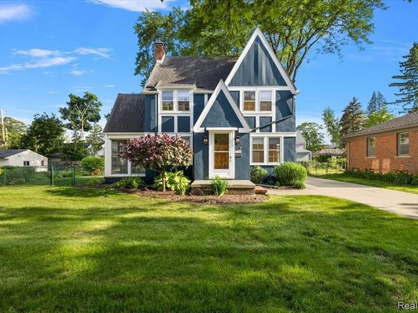 2136 Dorchester Road , Birmingham, MI 48009