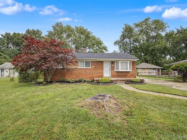 15516 Green Lane Avenue, Livonia, MI 48154