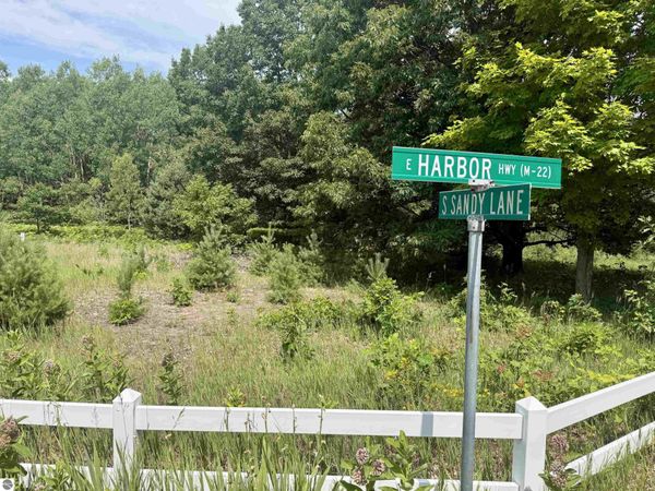 Sandy Lane E, Cedar, MI 49621