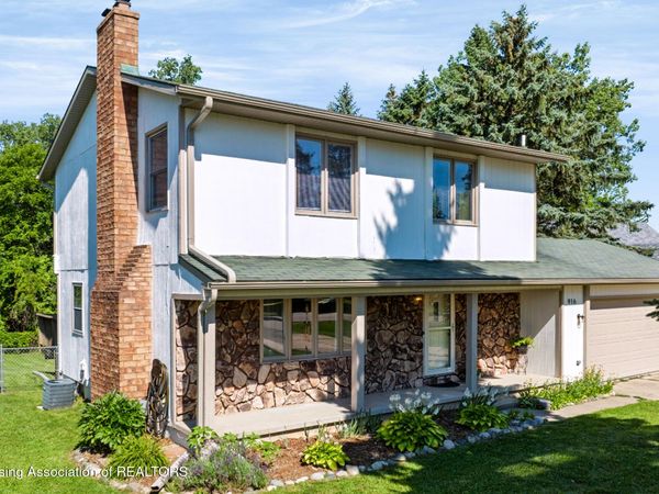 916 S Canal Road, Lansing, MI 48917
