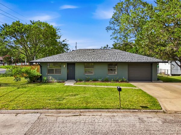609 Magnolia ST, Bastrop, TX 78602