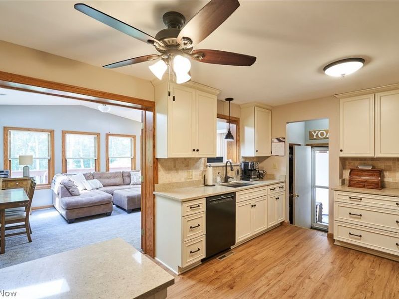1865 Hartville Road, Mogadore, OH 44260 Photo 5
