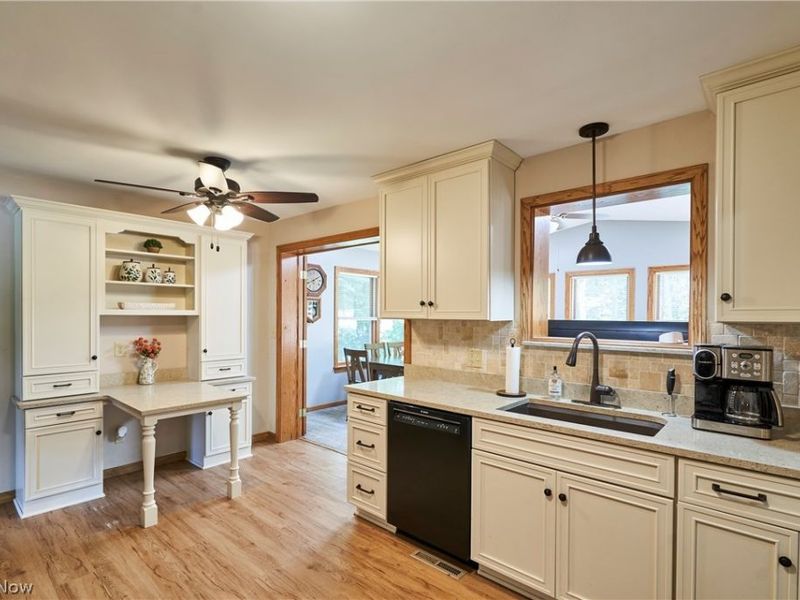 1865 Hartville Road, Mogadore, OH 44260 Photo 6