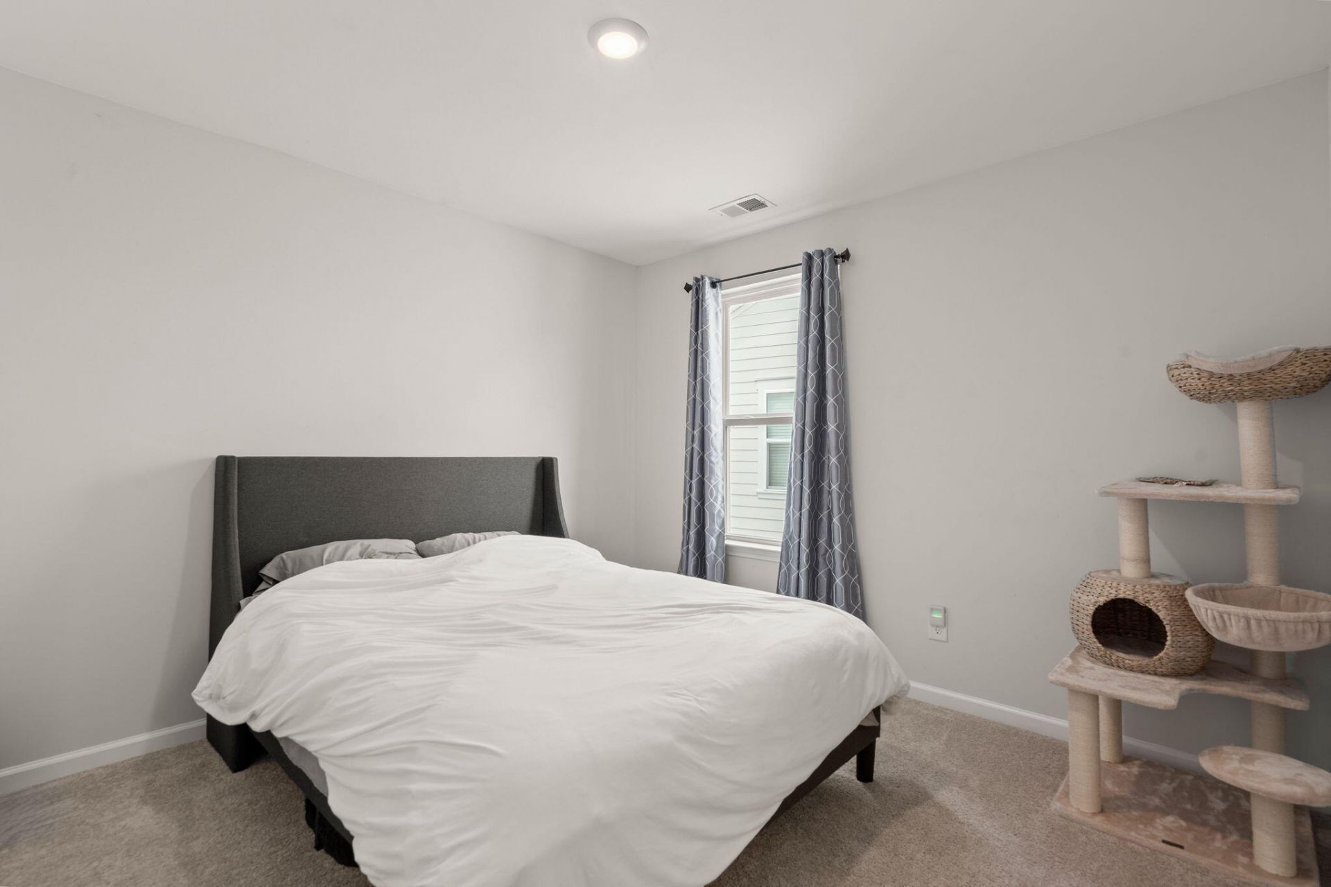 215 Shortmarsh Street Photo 28